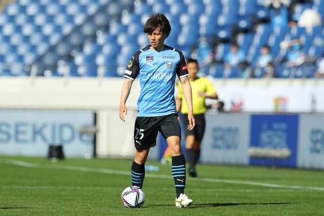 五大联赛本赛季最佳阵容 莱万搭档萨拉赫冲锋陷阵